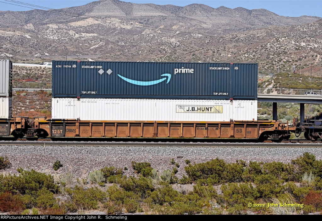 DTTX 785016-B with containers at Cajon CA. 9/17/2022.